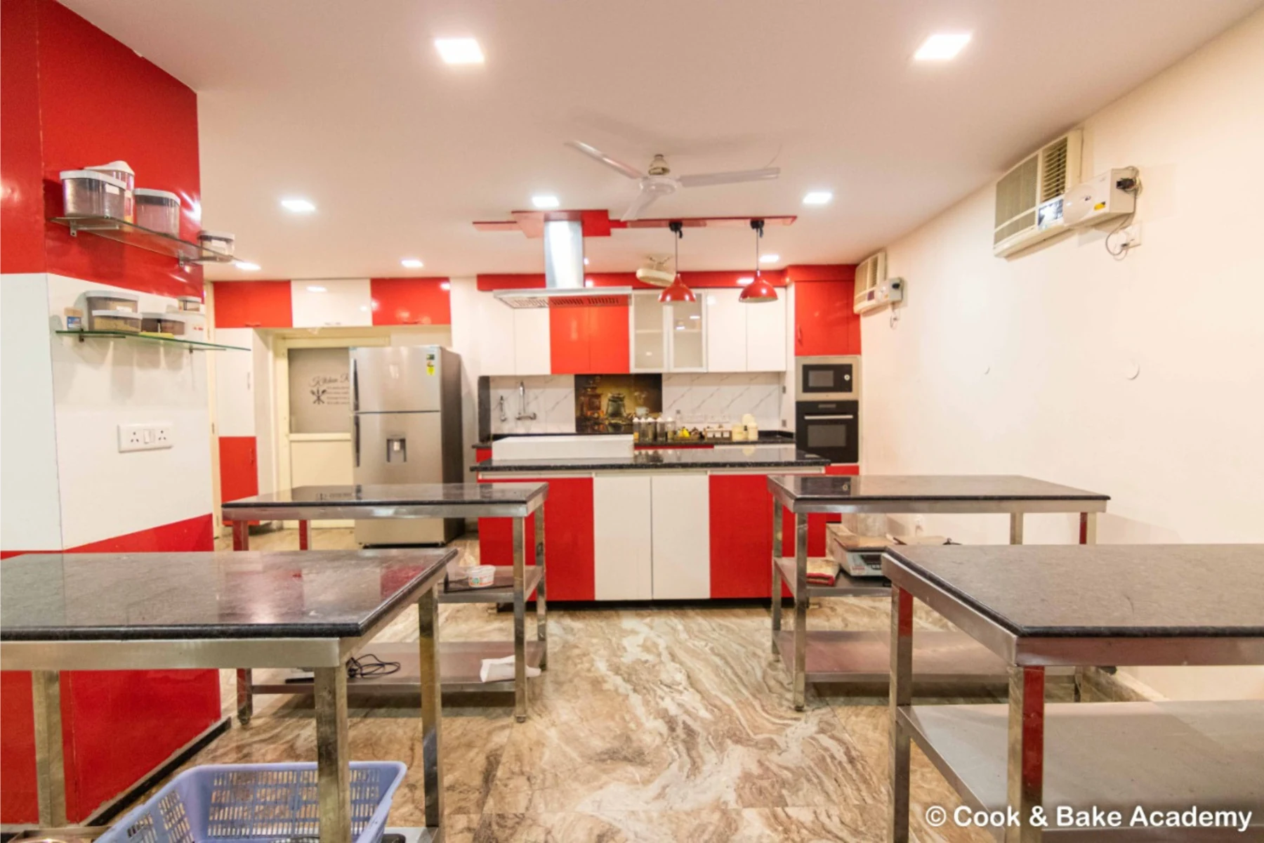 Teaching kitchen for offline learning at Cook & Bake Academy